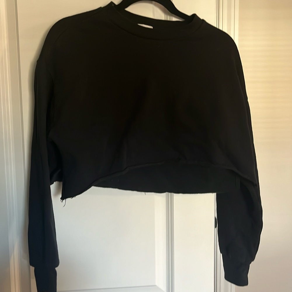 Black cropped sweatshirt
